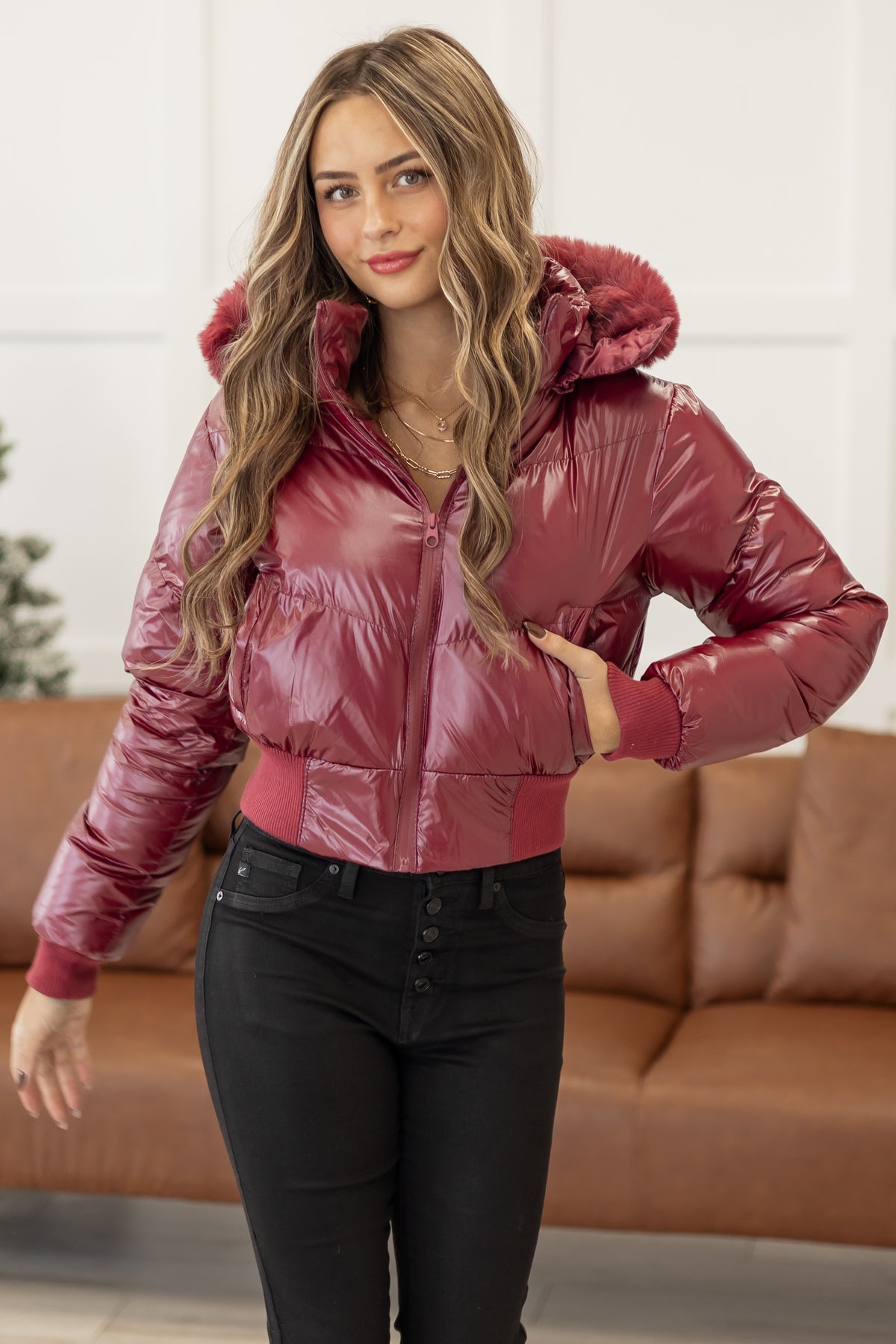 Yoinko - Rote Puffer Jacke mit Fell